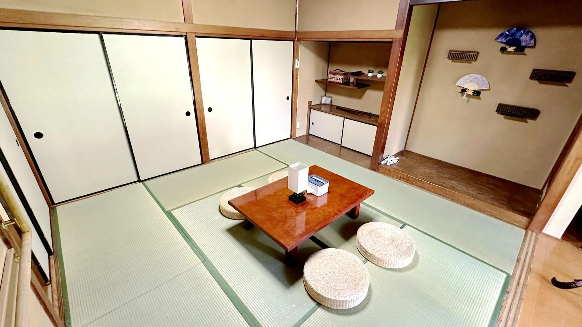 Family Or Business Travel 20 Percent Off丨200 Sqm 丨 14 Min To Shinjuku 丨century-Old Japanese Garden 丨3 Parking Spaces丨4 Bedrooms Tokyo Villa