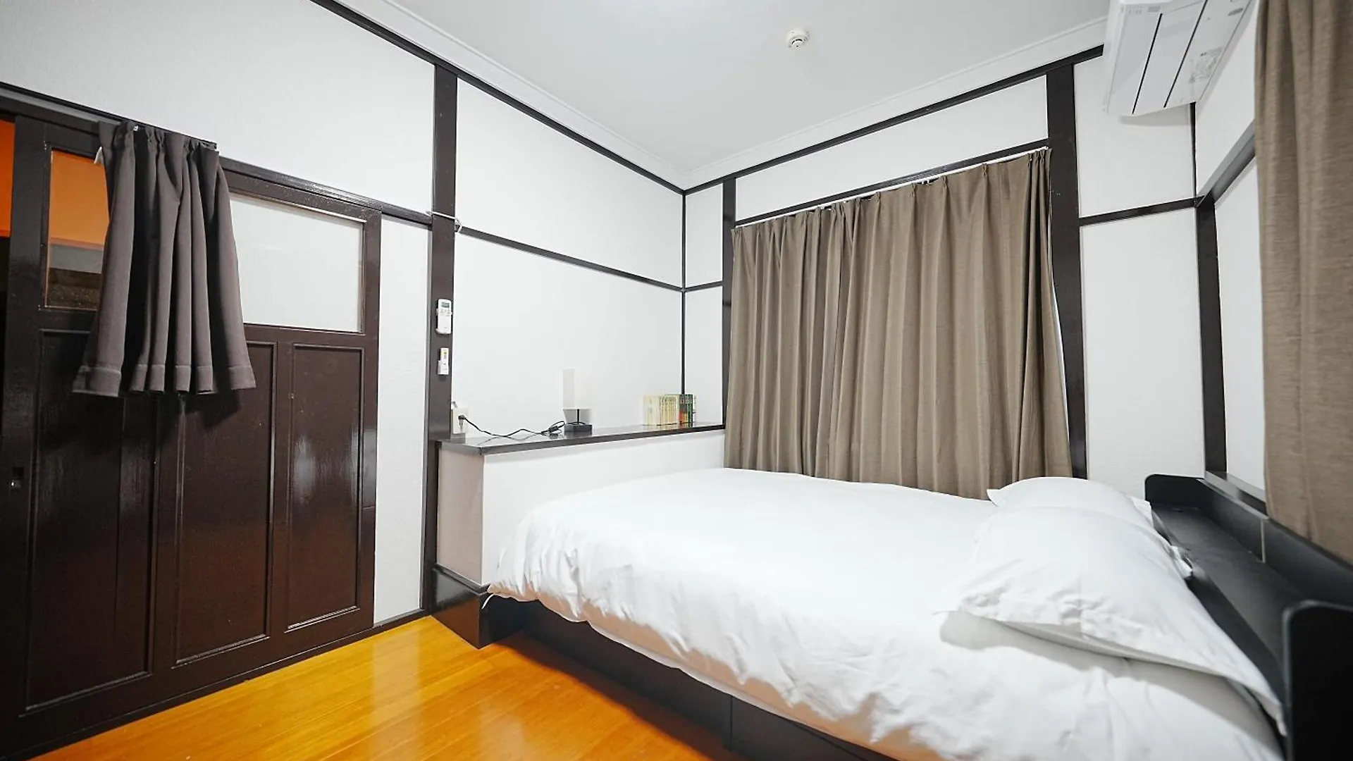 Villa Family Or Business Travel 20 Percent Off丨200 Sqm 丨 14 Min To Shinjuku 丨century-Old Japanese Garden 丨3 Parking Spaces丨4 Bedrooms Tokyo Japan