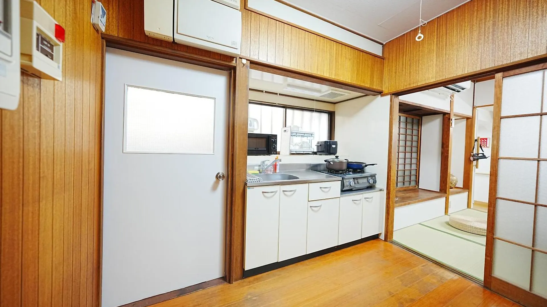 Family Or Business Travel 20 Percent Off丨200 Sqm 丨 14 Min To Shinjuku 丨century-Old Japanese Garden 丨3 Parking Spaces丨4 Bedrooms Tokyo Japan