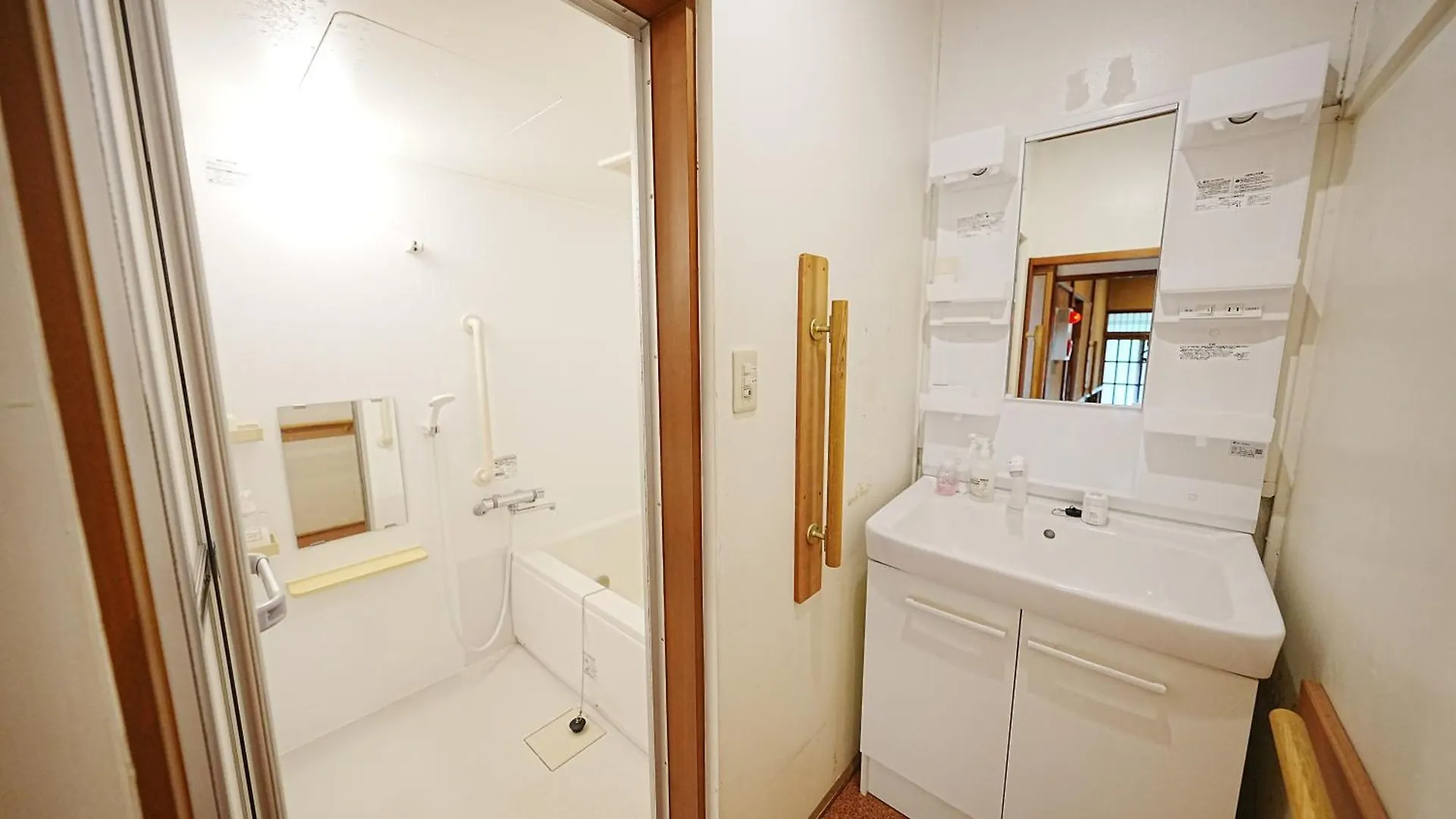 Villa Family Or Business Travel 20 Percent Off丨200 Sqm 丨 14 Min To Shinjuku 丨century-Old Japanese Garden 丨3 Parking Spaces丨4 Bedrooms Tokyo