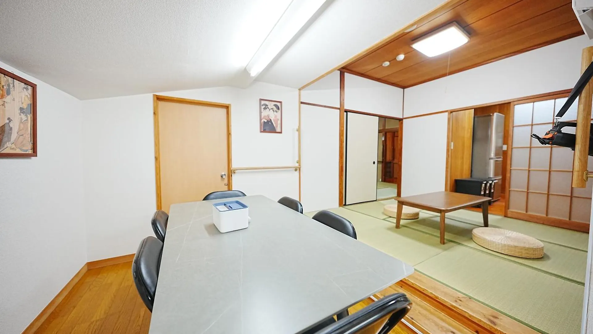 Family Or Business Travel 20 Percent Off丨200 Sqm 丨 14 Min To Shinjuku 丨century-Old Japanese Garden 丨3 Parking Spaces丨4 Bedrooms Tokyo Villa