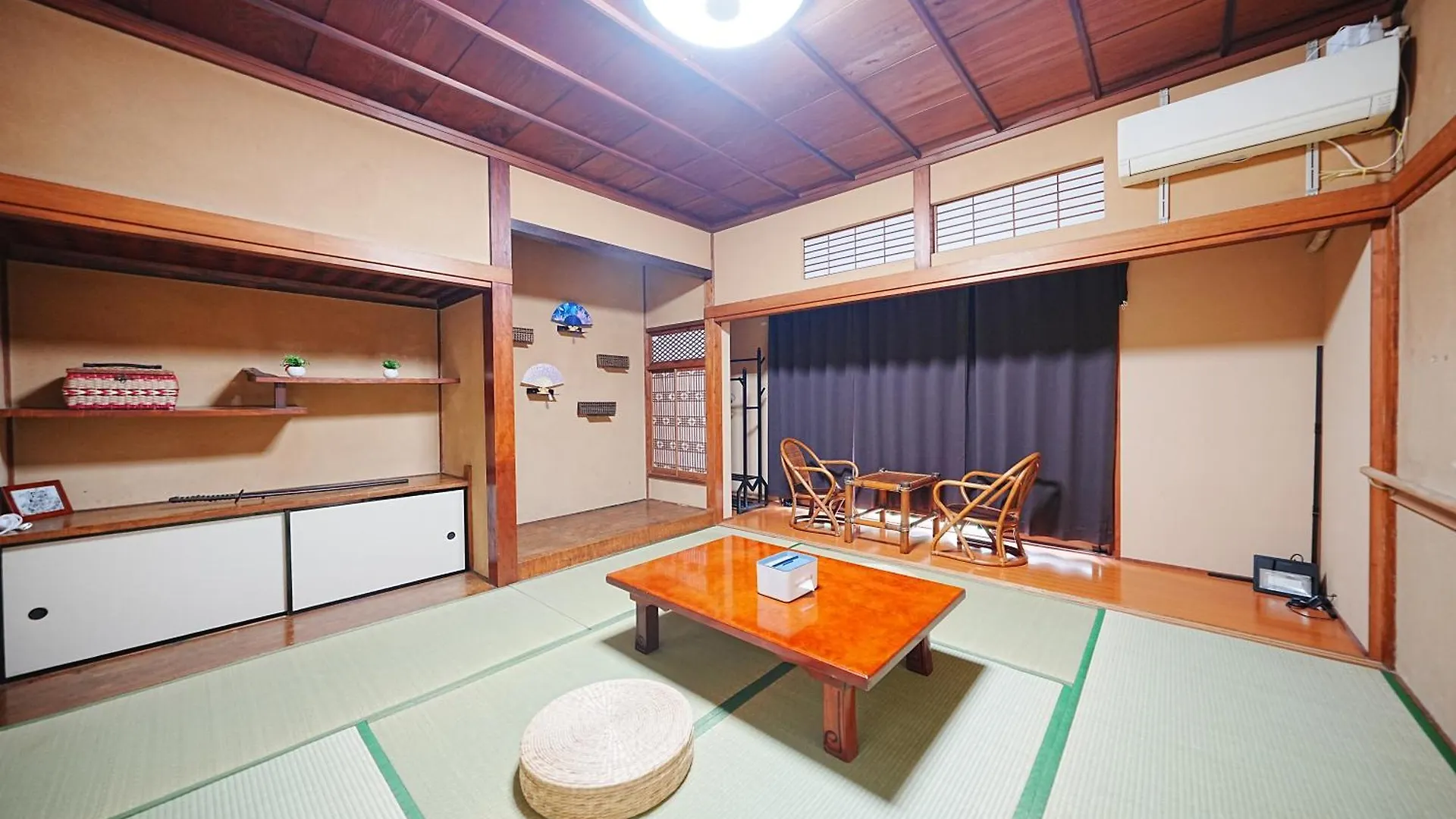 Family Or Business Travel 20 Percent Off丨200 Sqm 丨 14 Min To Shinjuku 丨century-Old Japanese Garden 丨3 Parking Spaces丨4 Bedrooms Tokyo Villa