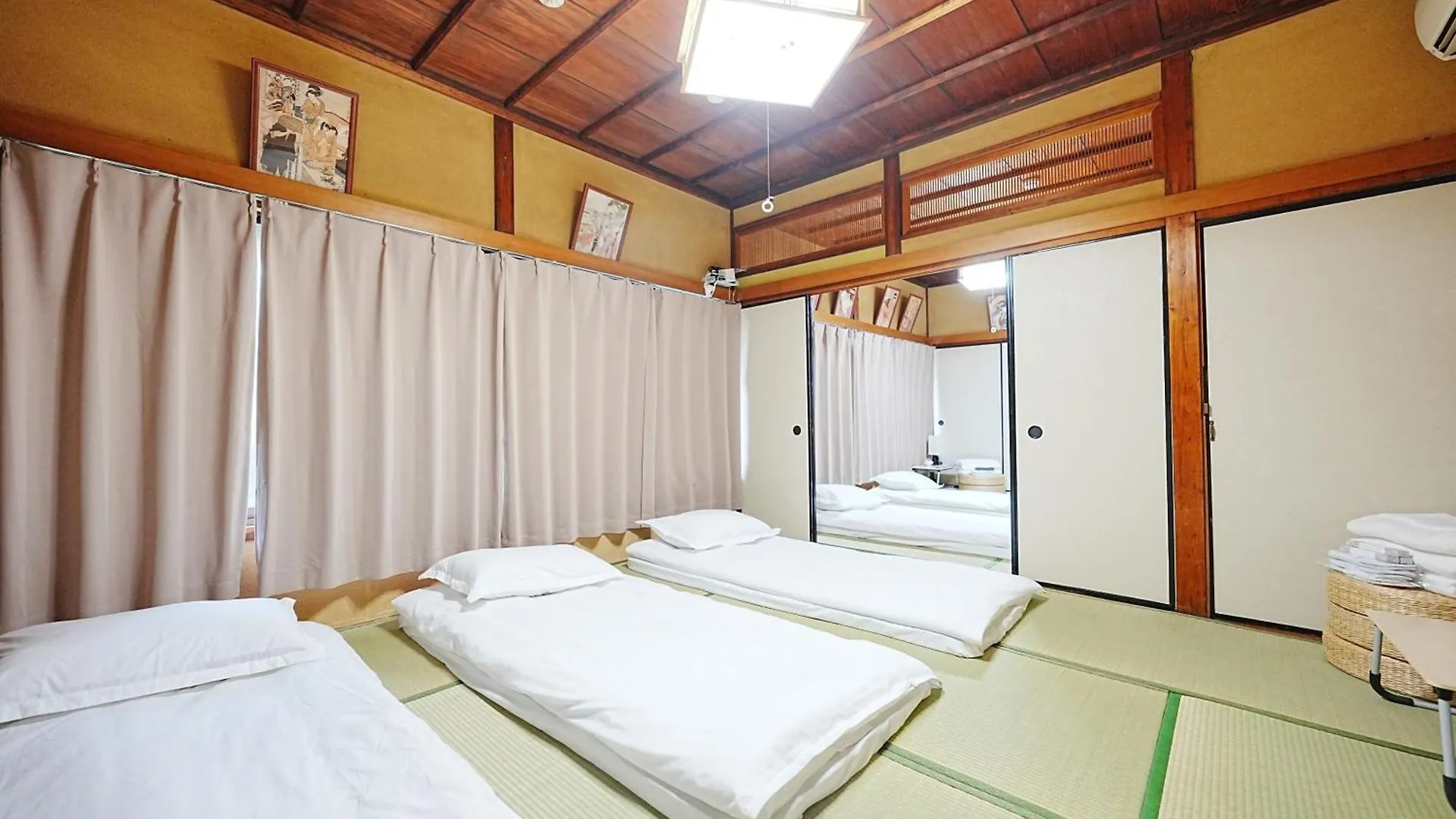 Family Or Business Travel 20 Percent Off丨200 Sqm 丨 14 Min To Shinjuku 丨century-Old Japanese Garden 丨3 Parking Spaces丨4 Bedrooms Tokyo 0*,  Japan