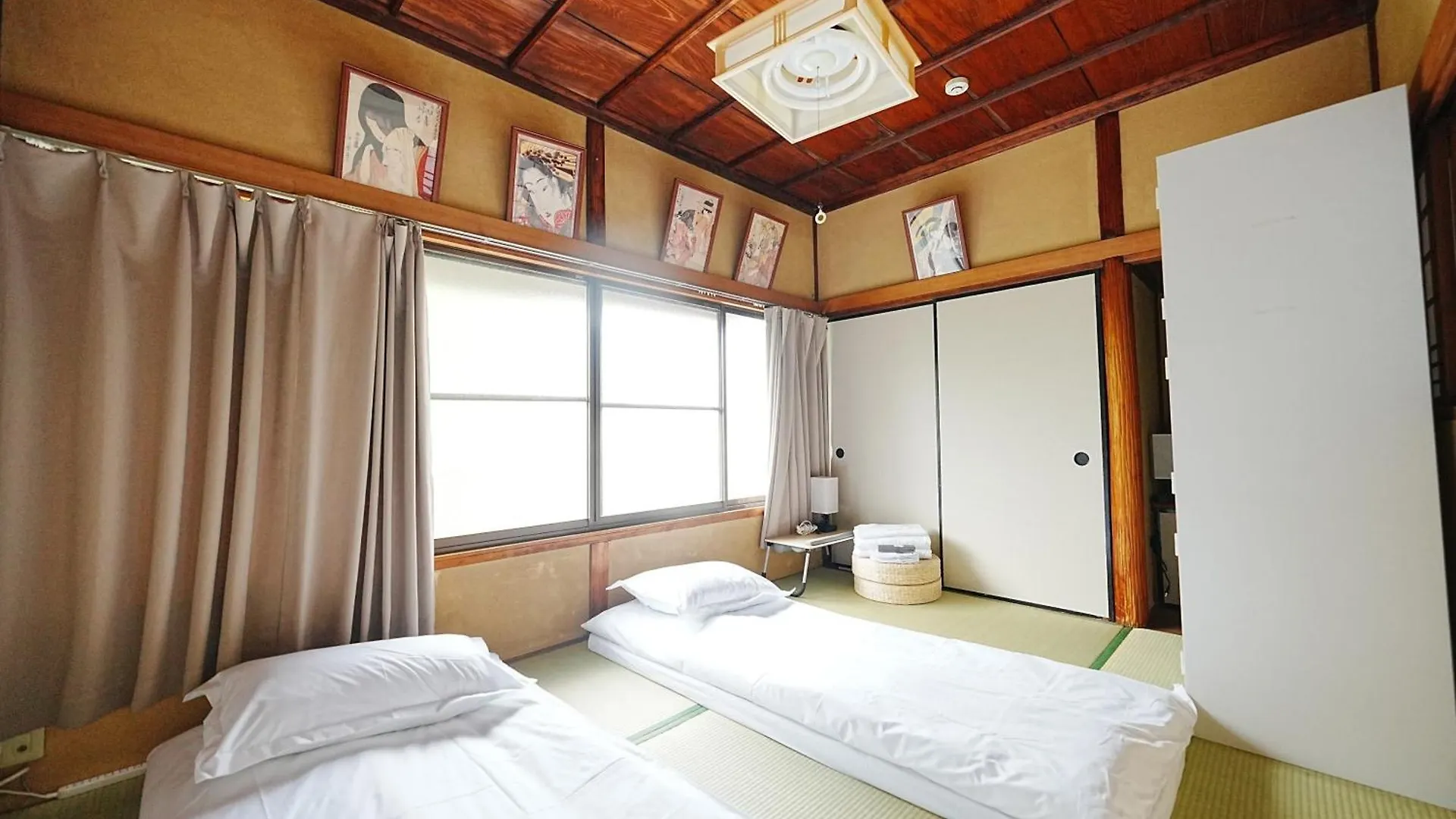 Family Or Business Travel 20 Percent Off丨200 Sqm 丨 14 Min To Shinjuku 丨century-Old Japanese Garden 丨3 Parking Spaces丨4 Bedrooms Tokyo Villa