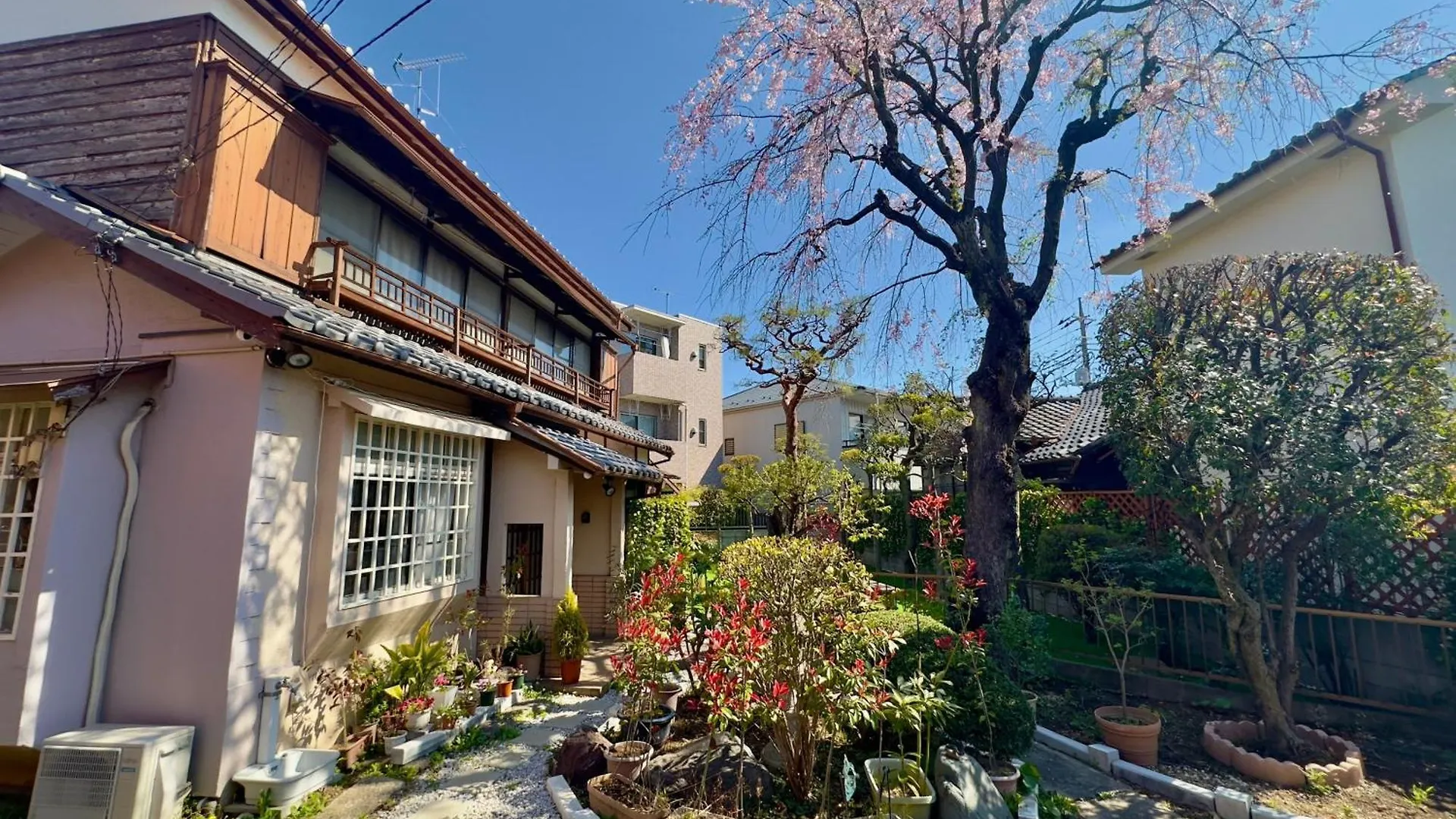 Family Or Business Travel 20 Percent Off丨200 Sqm 丨 14 Min To Shinjuku 丨century-Old Japanese Garden 丨3 Parking Spaces丨4 Bedrooms Tokyo Villa