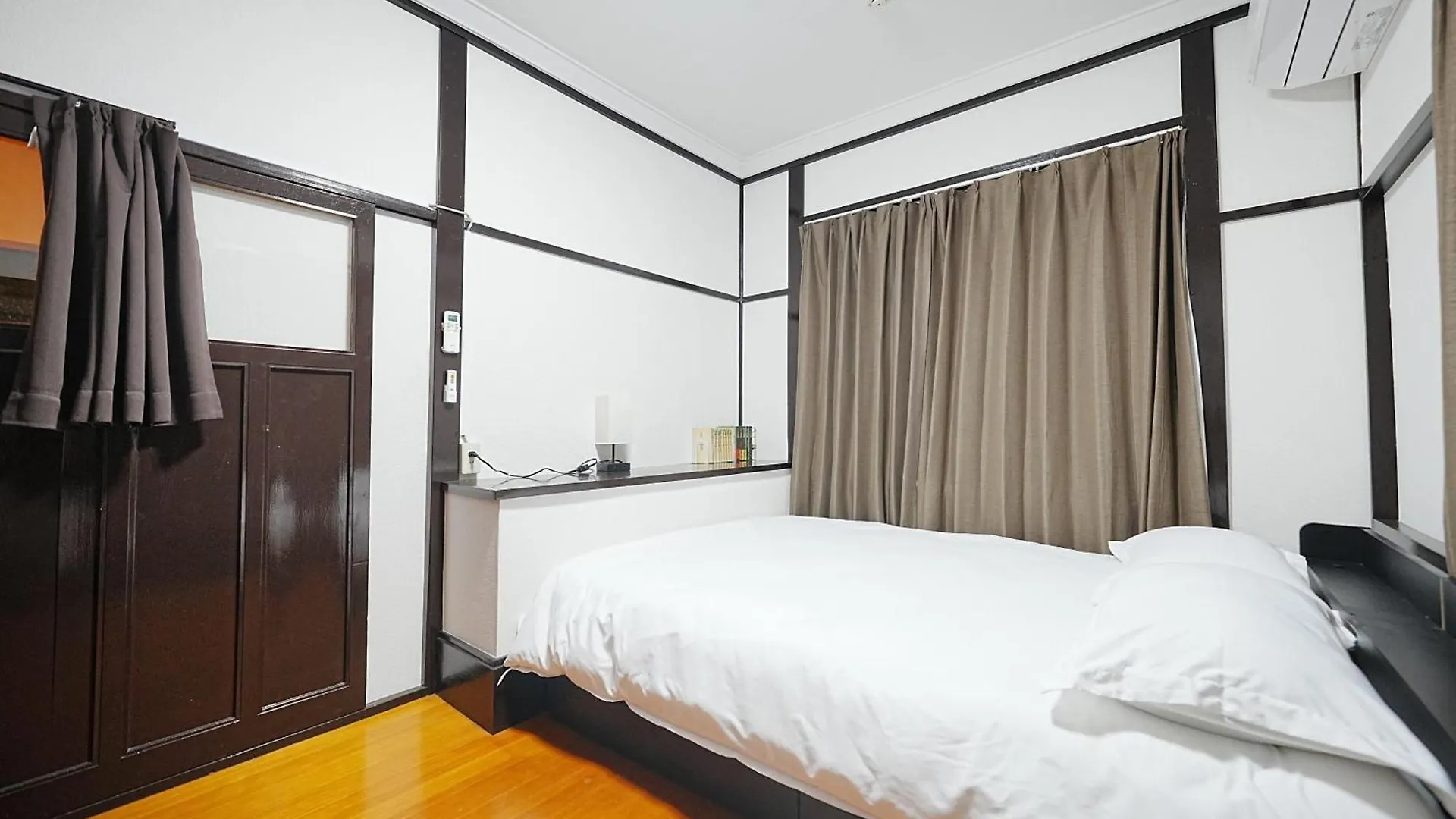 Family Or Business Travel 20 Percent Off丨200 Sqm 丨 14 Min To Shinjuku 丨century-Old Japanese Garden 丨3 Parking Spaces丨4 Bedrooms Tokyo