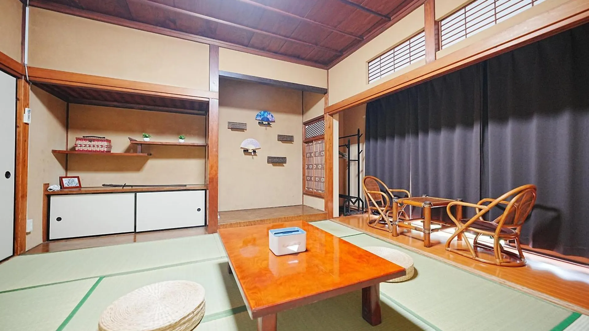 Family Or Business Travel 20 Percent Off丨200 Sqm 丨 14 Min To Shinjuku 丨century-Old Japanese Garden 丨3 Parking Spaces丨4 Bedrooms Tokyo Villa