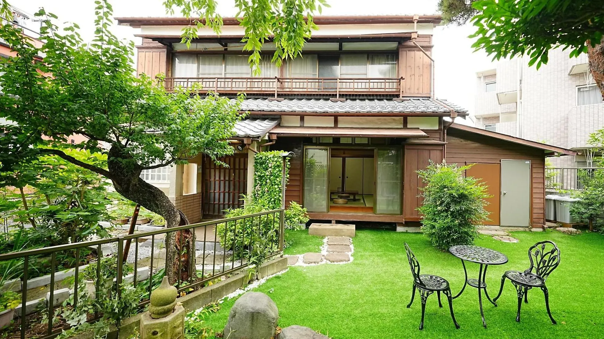 Family Or Business Travel 20 Percent Off丨200 Sqm 丨 14 Min To Shinjuku 丨century-Old Japanese Garden 丨3 Parking Spaces丨4 Bedrooms location