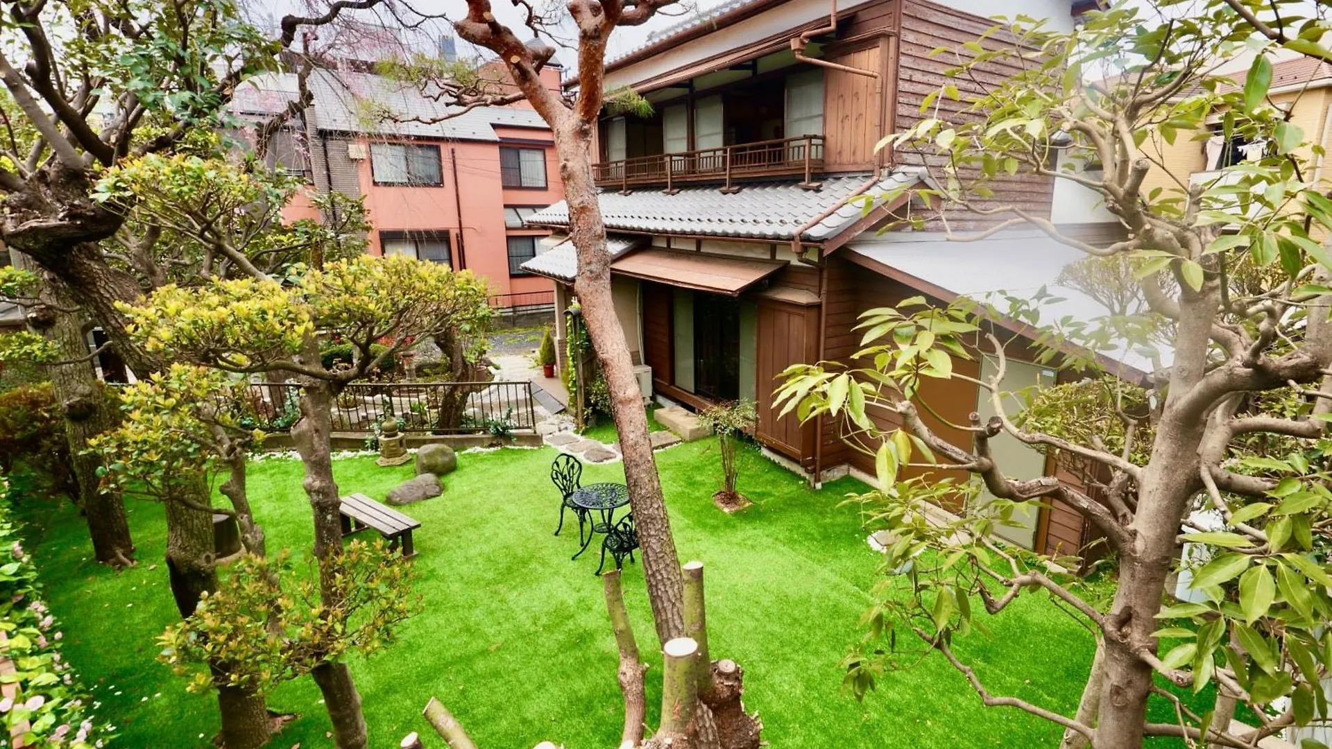 Family Or Business Travel 20 Percent Off丨200 Sqm 丨 14 Min To Shinjuku 丨century-Old Japanese Garden 丨3 Parking Spaces丨4 Bedrooms Tokyo Villa