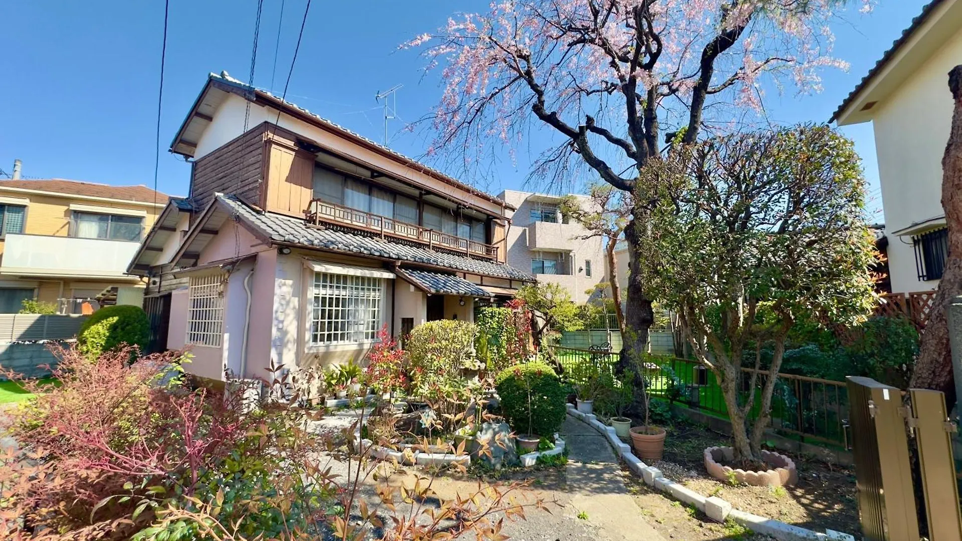 Family Or Business Travel 20 Percent Off丨200 Sqm 丨 14 Min To Shinjuku 丨century-Old Japanese Garden 丨3 Parking Spaces丨4 Bedrooms Tokyo 0*,  Japan